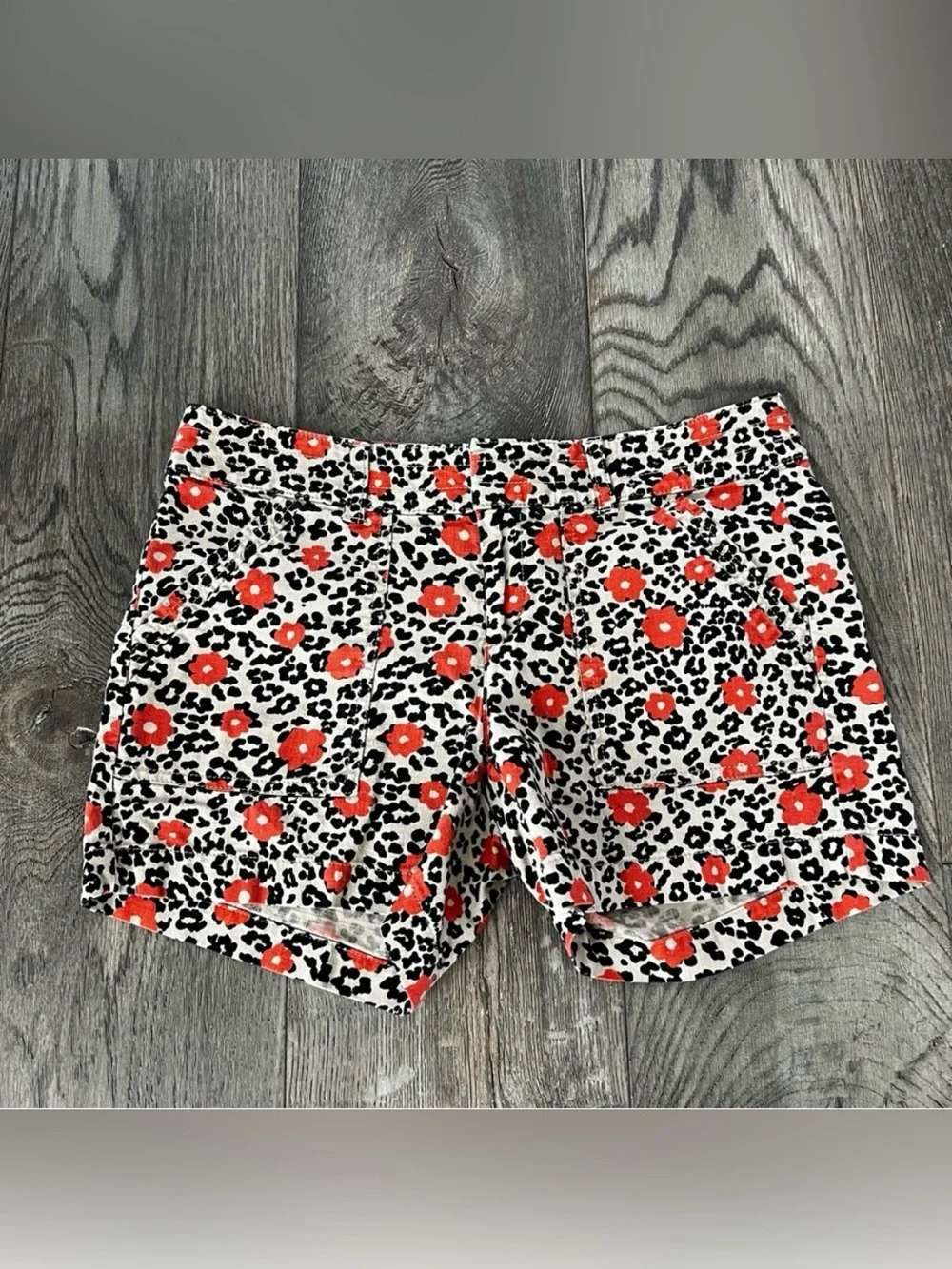 BANANA REPUBLIC Cheetah & Floral Print Chino Shorts Leopard Size 4